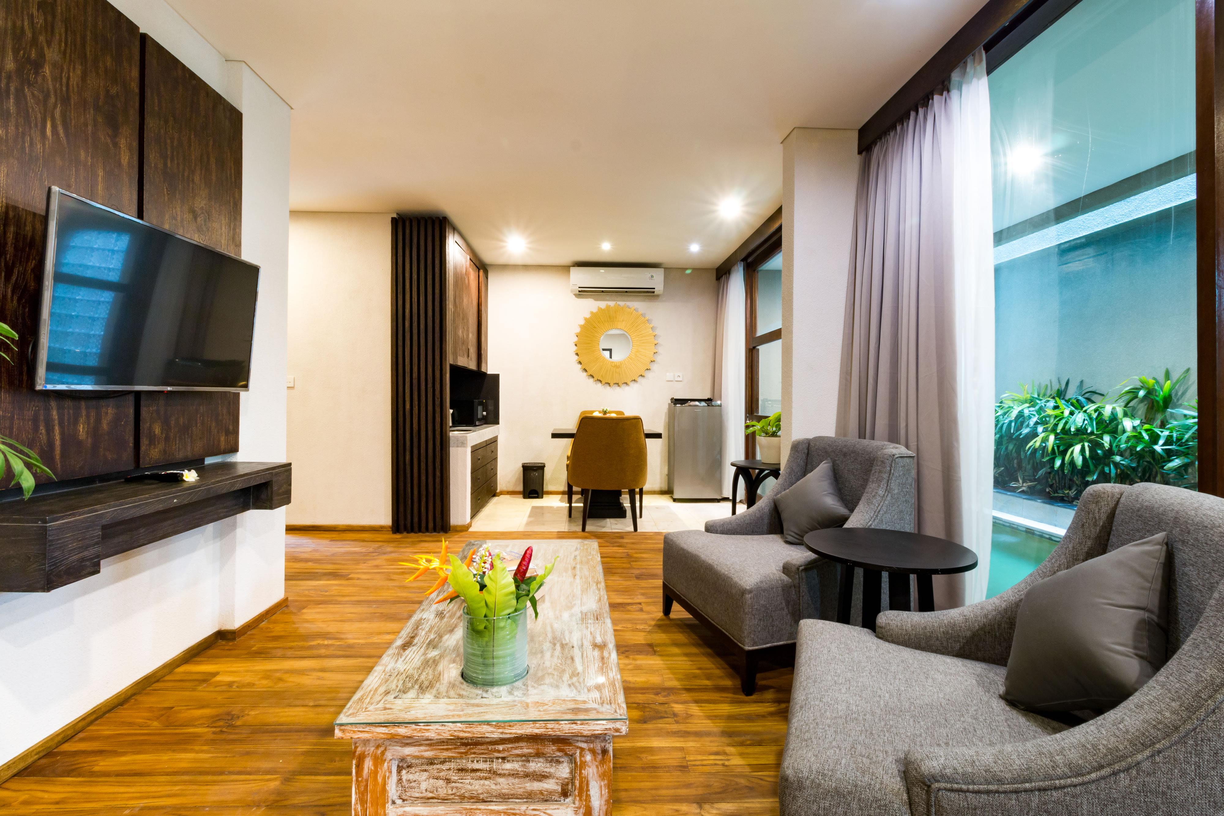 Aleesha And 4* Sanur