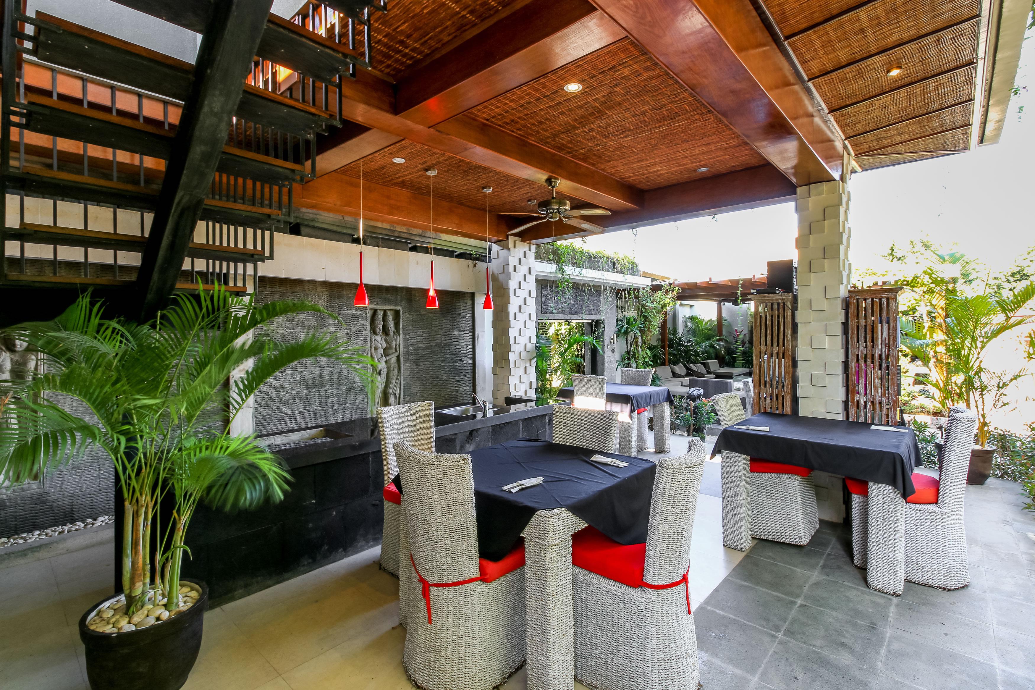 Aleesha And 4* Sanur