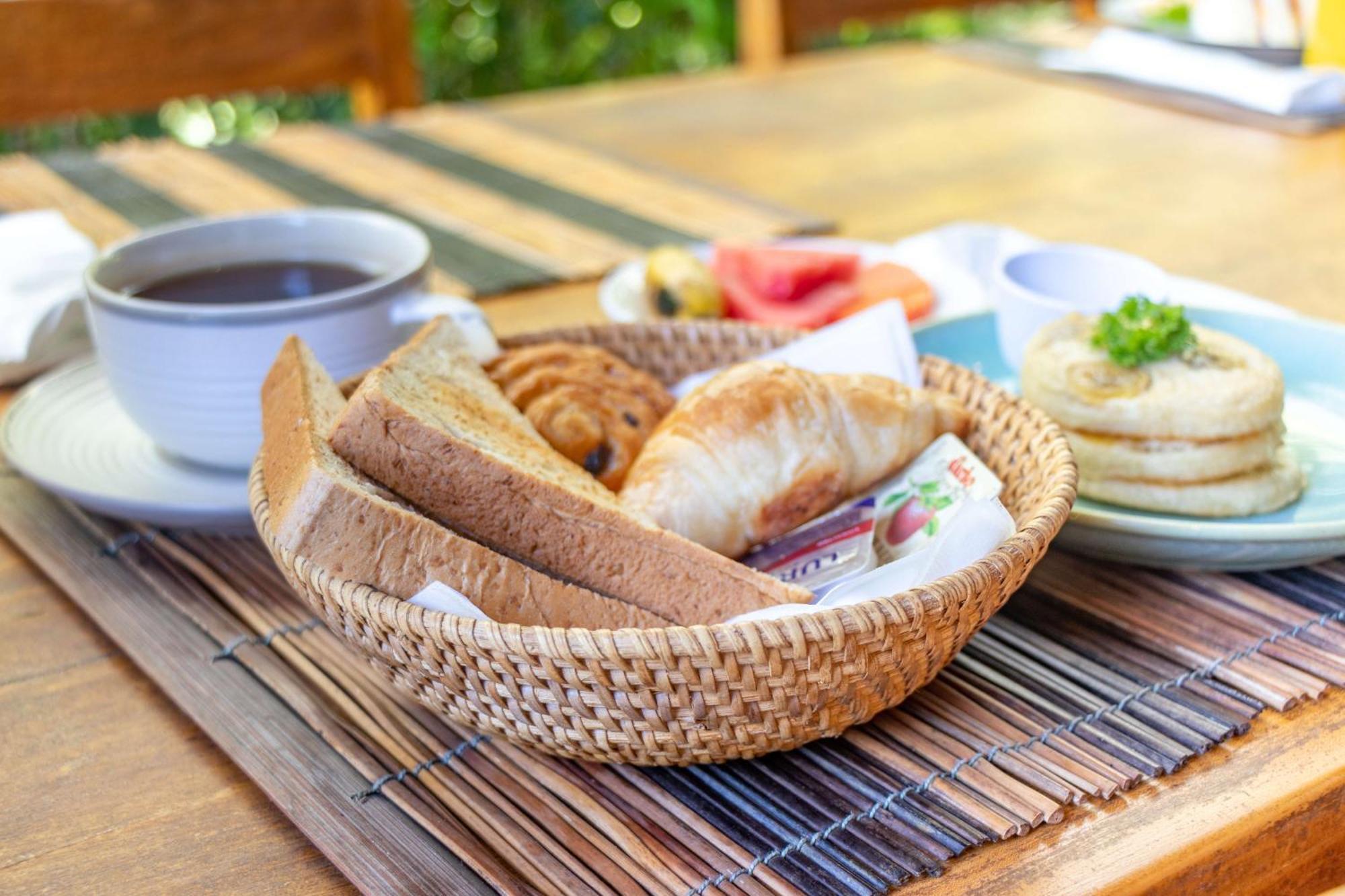 Aleesha And 4* Sanur