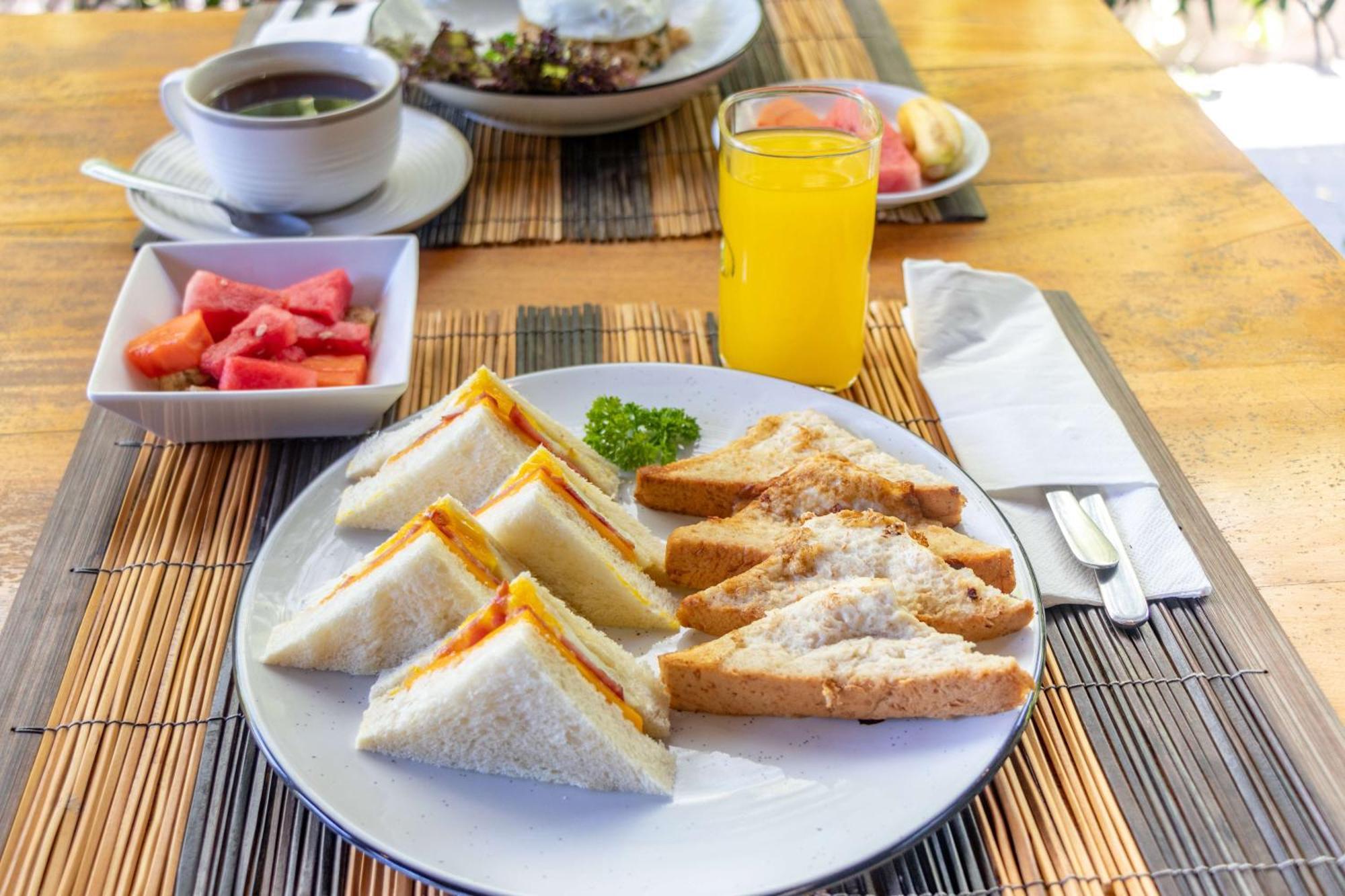 Aleesha And 4* Sanur